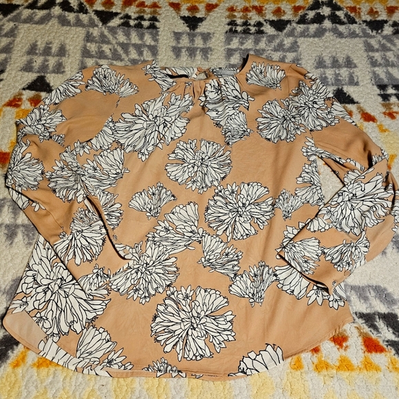 LIGHT SILKY Blouse by H&M Floral Print on Tan Long Sleeves Size 8 - Picture 3 of 4